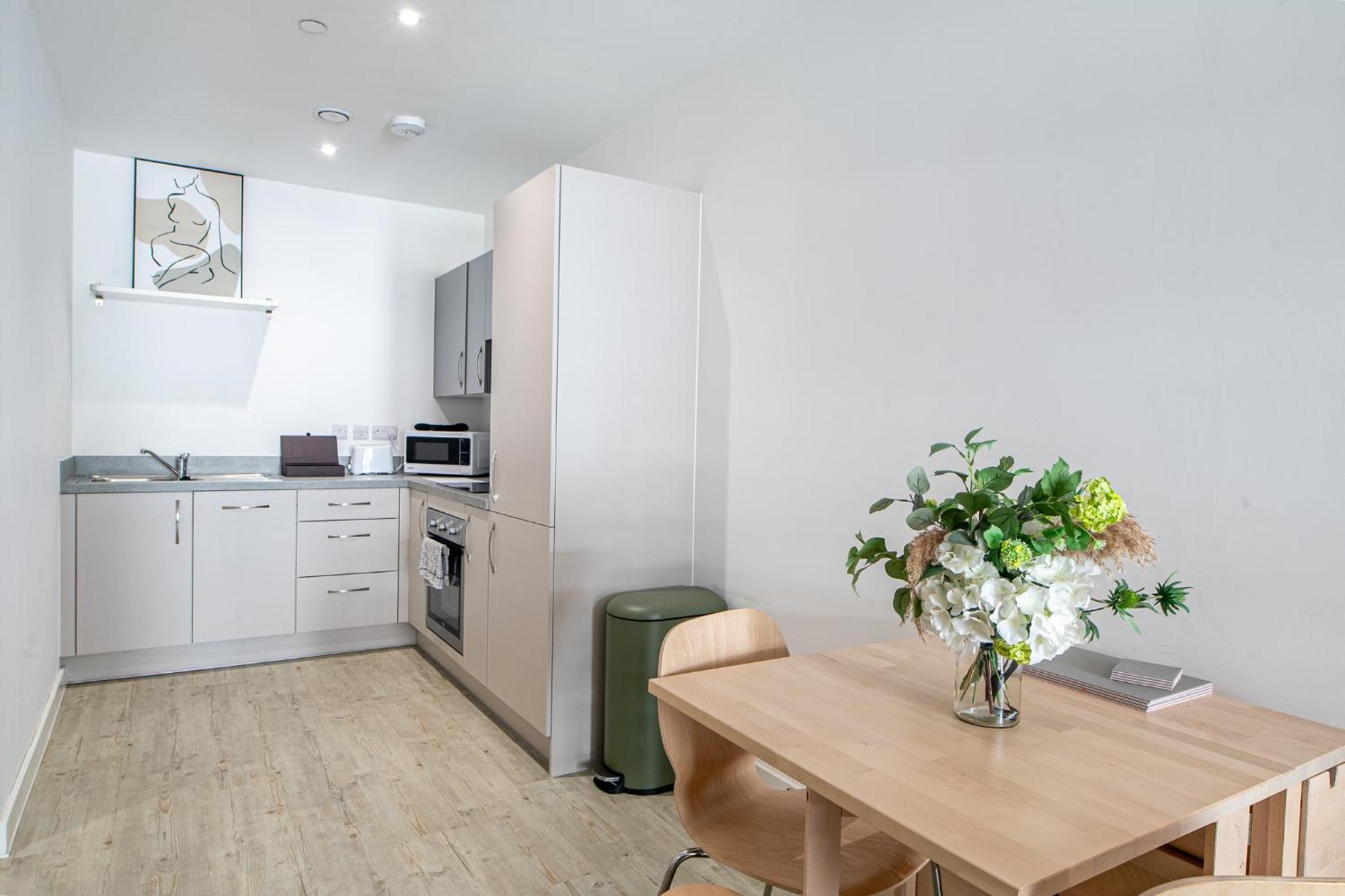 Modern And Spacious Apartment In Salford Quays Манчестер Экстерьер фото