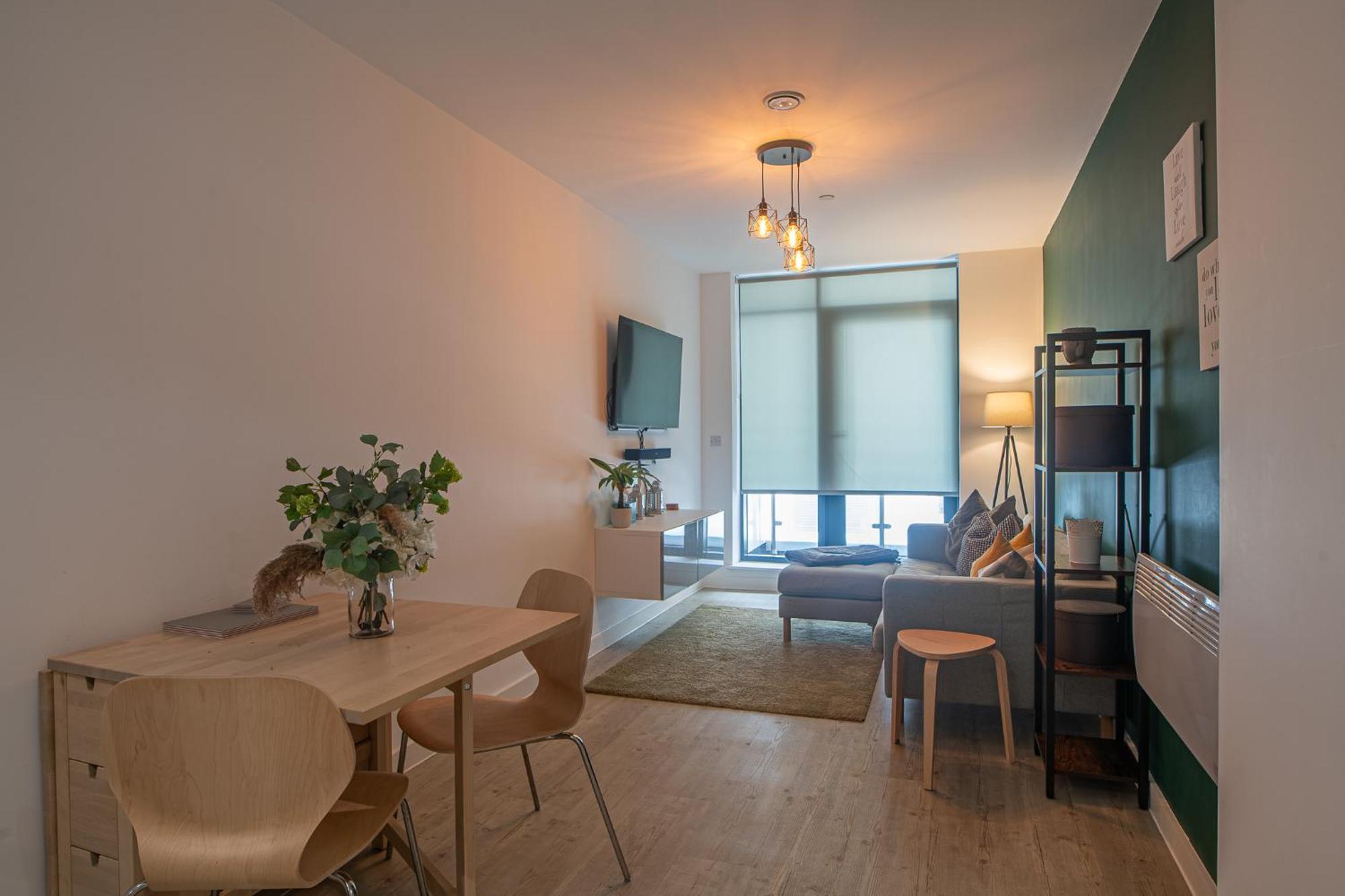 Modern And Spacious Apartment In Salford Quays Манчестер Экстерьер фото